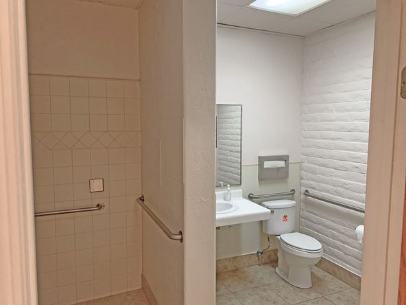 Professional Office Spaces Available in Visalia, CA: 636 W Oak Ave, Visalia, CA 93291